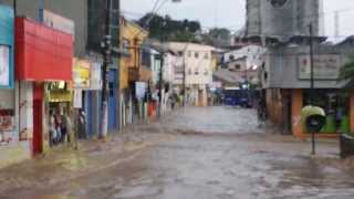 preview picture of video '#Enchente em #Poá #2014, obras paradas do piscinão não contiveram as águas - vídeo 03'