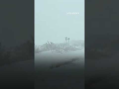 #SantaRosa La tormenta llegó con intensas nevadas en Mendoza.