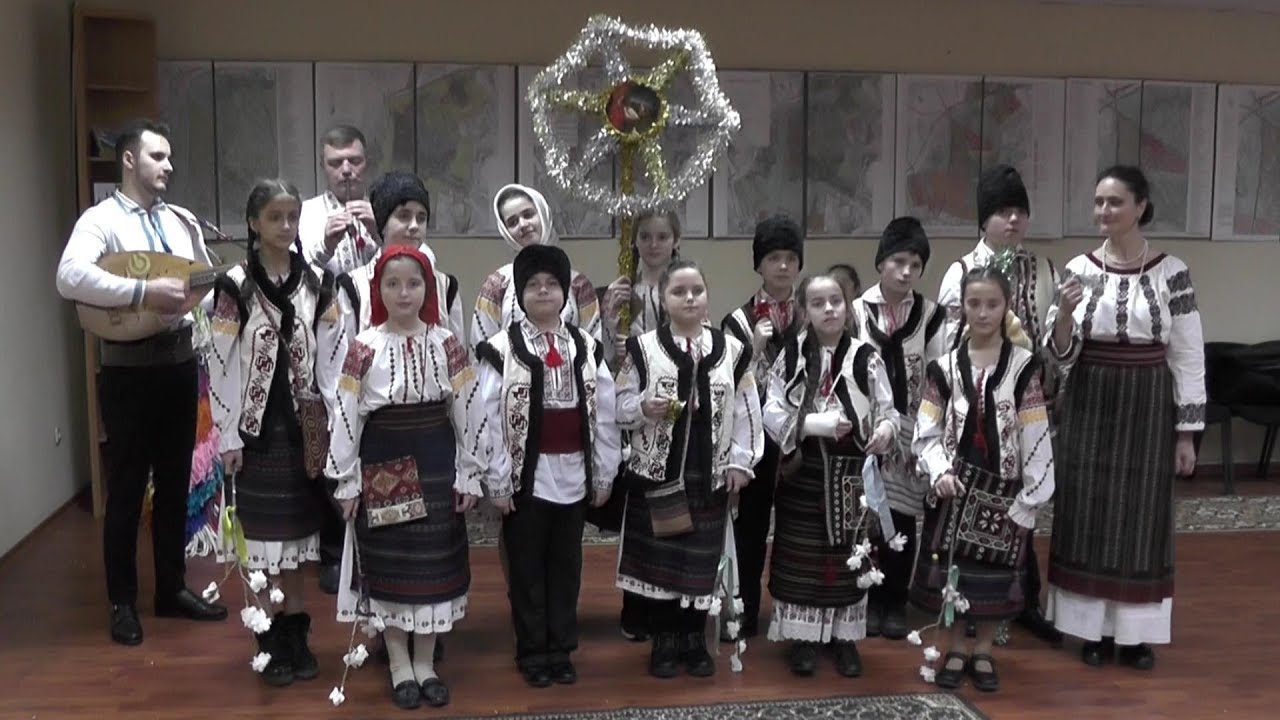 (Video) Colindători de la Centrul de creație „Ghiocel” în vizită la Primăria com. Stăuceni 