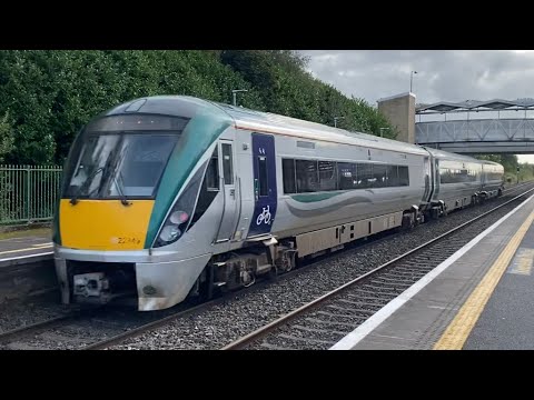 Irish rail 22000 ICR passing through Hazelhatch train station