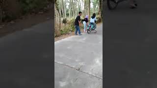 Download lagu Gini nih kalo cewek naik motor C70 mp3 Download lagu Gini nih kalo cewek naik motor C70 mp3