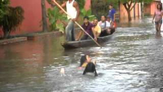 preview picture of video 'Inundacion El Banco Magdalena 2010 (2)'