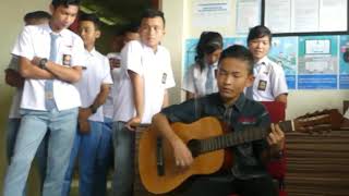 Download lagu Mantul suara anak kecil nyanyi sambil main gitar b... mp3