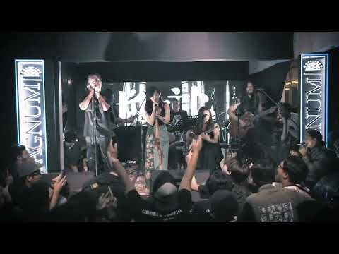 KOIL feat FANNY SOEGI - LAGU HUJAN (Acoustic Live in The Hallway Space)