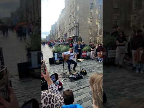Edinburgh Fringe street performance  by Bartek Dabrowski