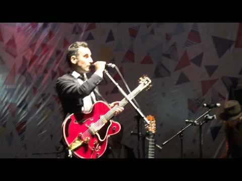 "Guitarra y vos" Jorge Drexler en el Bicentenario Uruguayo(10/10/11)