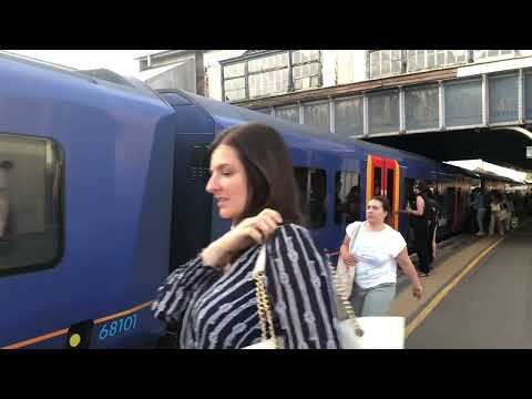 Class 450 and 444 Combo arrives and departs Clapham Junction