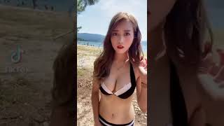 ビキニ姿のおっ○いの隙間に挿○【TikTok】#shorts