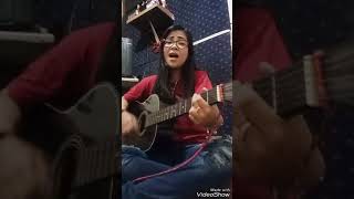 Cinta terhalang jarak jauh main gitar