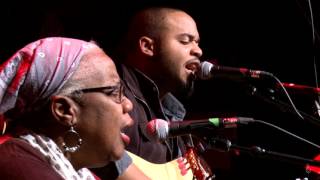 Madisen Ward and The Mama Bear - Modern Day Mystery (eTown webisode #907)