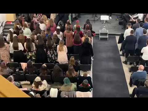 Grup Tineri: -Este-n cer o tara-