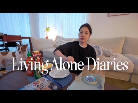 獨居日記 | 外面很冷，一個人在家吃喝玩樂過節！ (Living Alone Diaries | It's cold outside so spending the holiday at home solo eating and drinking!)