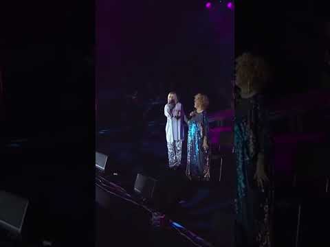 Luisa Sonza e Alcione cantam juntas.