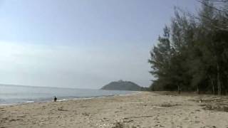 preview picture of video 'thai bangkrut station and keereewong beach'