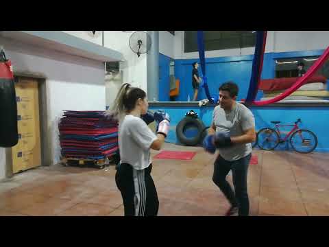 Esquiva y descarga #boxeo #entrenamiento #BrisasDeLiniers #guanteo #ring #box #training #knockout