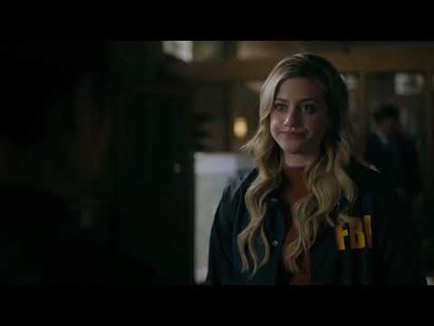 Hiram Is FBI's Most Wanted, Veronica Puts A Bounty On Her Dad - Riverdale 6x06 Scene