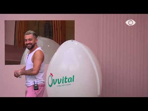 Danja, Egli dhe Gjesti luajnë me njëri-tjetrin në oborr