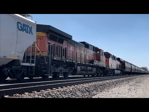 Slow moving 2x2x0 Mega Grain train! BNSF Transcon: Emporia sub..4/1/23