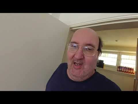 MongoTV_6370 - VASKER TØJ I BADEKAR - Del 2 - Skylning - Underbukser