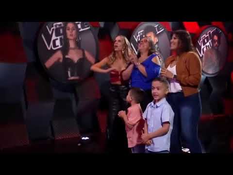 Girl crying on stage!!! Hadonais Nieves sings 'El me mintió'