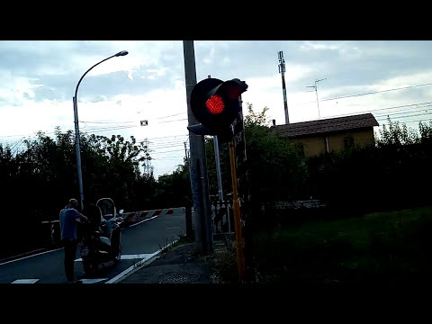 Passaggio a livello di via del Pane _ Bologna / Italian level crossing