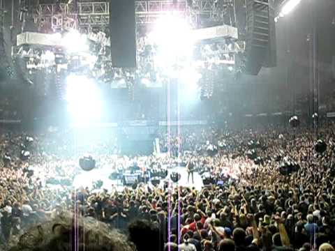 Metallica-Allstate Arena 01-26-09-Seek and Destroy(Beachballs)