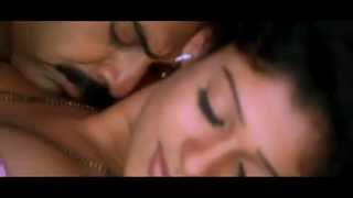 nayantara venkatesh hot romantic scene