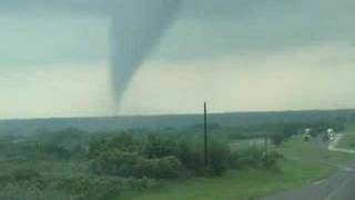 preview picture of video 'Tornado near OK/TX border on I-40 5-5-07'