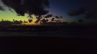10 Minutes Relax - Dusk on the Beach with Clouds Over the Sea 🌅🌊✨