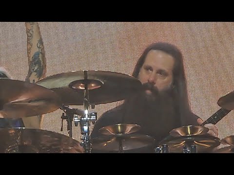 Petrucci and Portnoy crying on stage for Spirit Carries On - Zagreb, 29/10/24 - Dream Theater