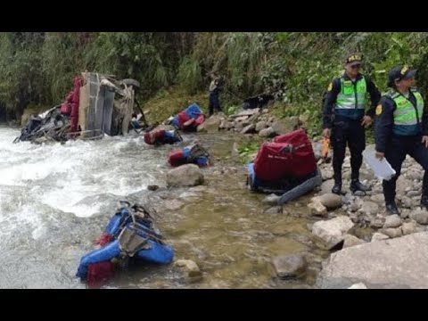 Cajamarca: Se registran 27 muertos tras caída de un bus a un abismo