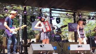 Roxy Indica and the Volunteers en San Pedro Country Music Fest 2015, Seven Nation Army