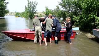 Спасатели показали, как эвакуируют людей с затопленных территорий Николаевской области (видео)