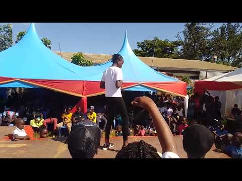 MUST WATCH QUEEN ROSE PERFORMING FOR OBUNGA PEOPLE WITH HUGE CROWD