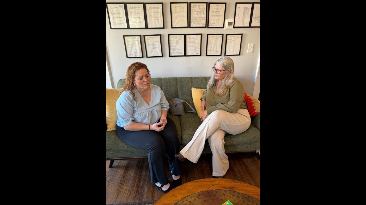 Bethany has an emergency meeting with the therapist about the cruise with Larry