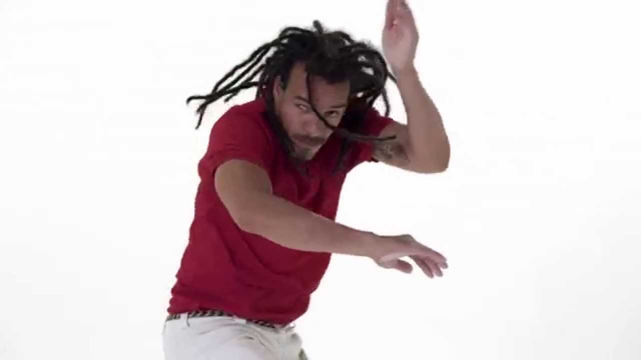 Ginga Tutorial - English Version from Capoeira Vibe App - Mestre Parente