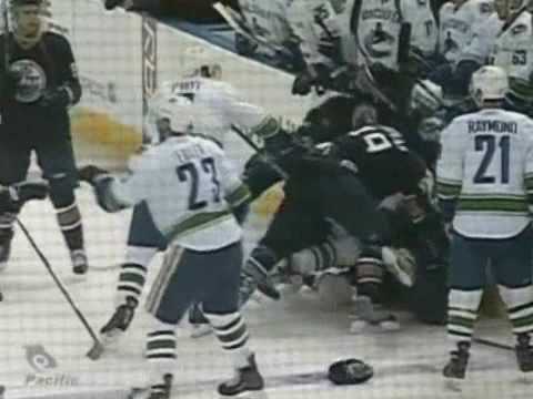 Mason Raymond vs Hans Benson Sep 22, 2008