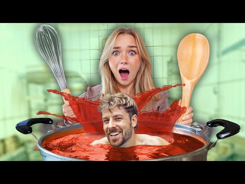 24h cooking in the smallest kitchen in the world with @rewinside 🧑🏼‍🍳