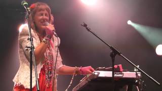 Niki &amp; The Dove - The Gentle Roar / The Drummer live V Festival Weston Park 19-08-12