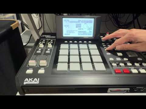 Akai MPC2500 with XL LCD Screen and paid JJOS image 16