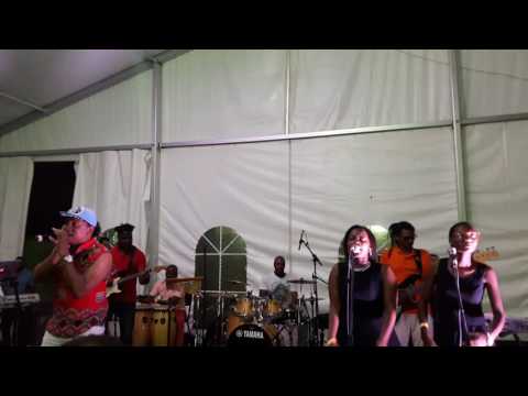 C. Duarte ao vivo celebrando seu Aniversario