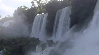Iguazu - Klangmeditation - Alexander Gottwald Obertongesang Dialog mit Wasserfall -ohne-Worte 1/2