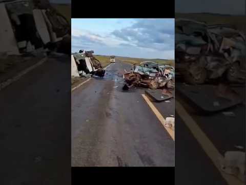 Acidente envolvendo van da Saúde e carro mobiliza equipes em Goiás
