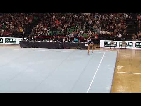 Emanuela Petrean al corpo libero