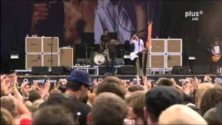 Bring Me The Horizon - Chelsea Smile (Jona climbs up stage ! Live @ RAR 2011)