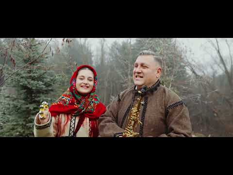 Andra & Remus Munteanu - Aprinde gazdă lampa ( Colind Românesc )