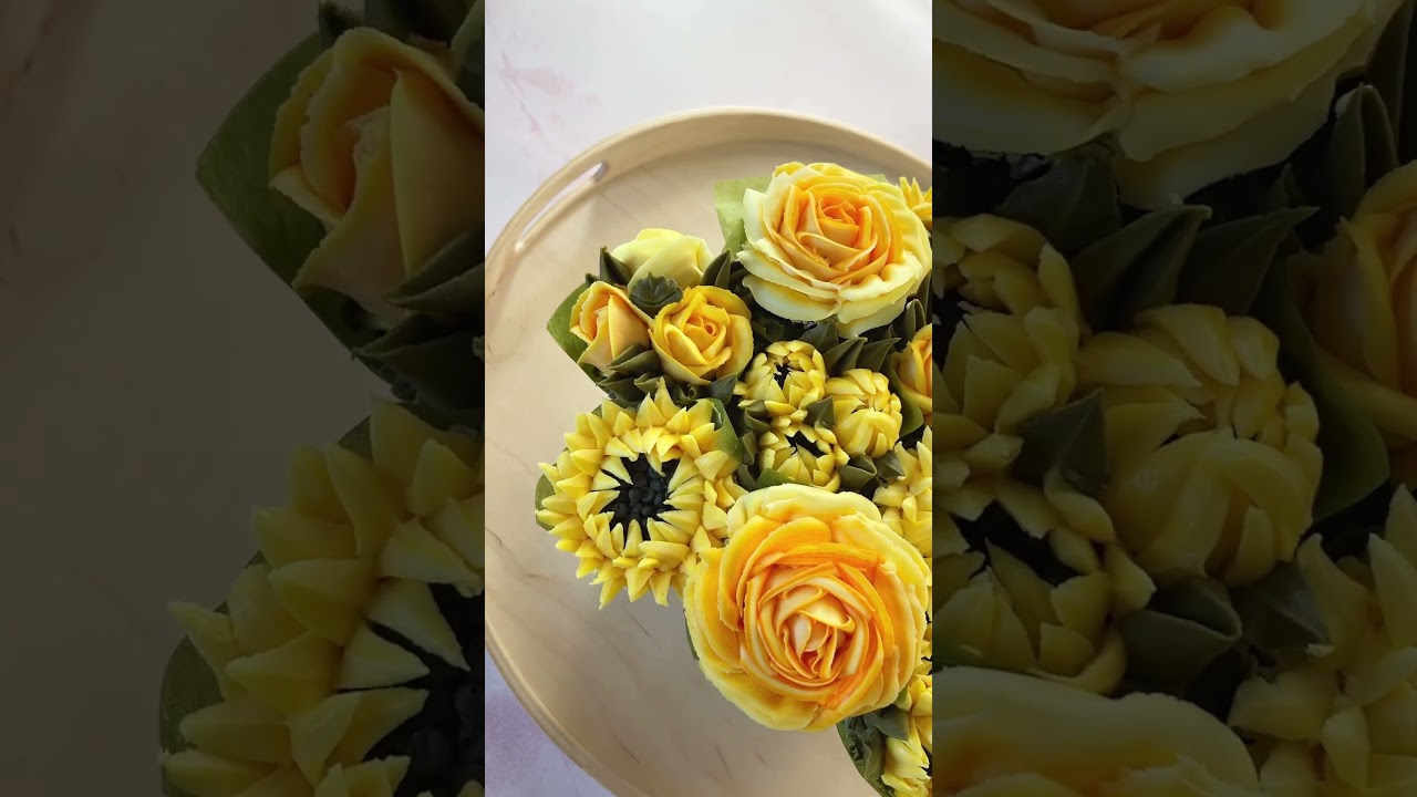 Cupcake flower bouquet.  Roses and Sunflowers 💐 #cupcakebouquet #flowers #cake