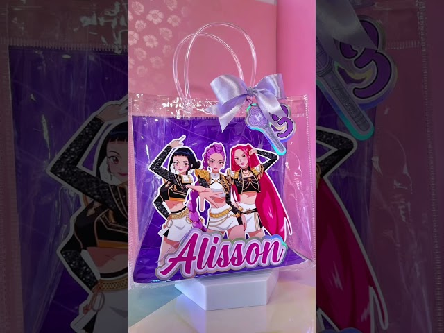 Vídeo relacionado con OPVYAEU Neceser Mujer K Pop Regalos Neceser Detalles Cumpleaños Guerreras Kpop Estuch Maquillaj Mujer Niñas Llaveros K Pop Neceser para Maquillaje Complementos Viaj Autocolantes
