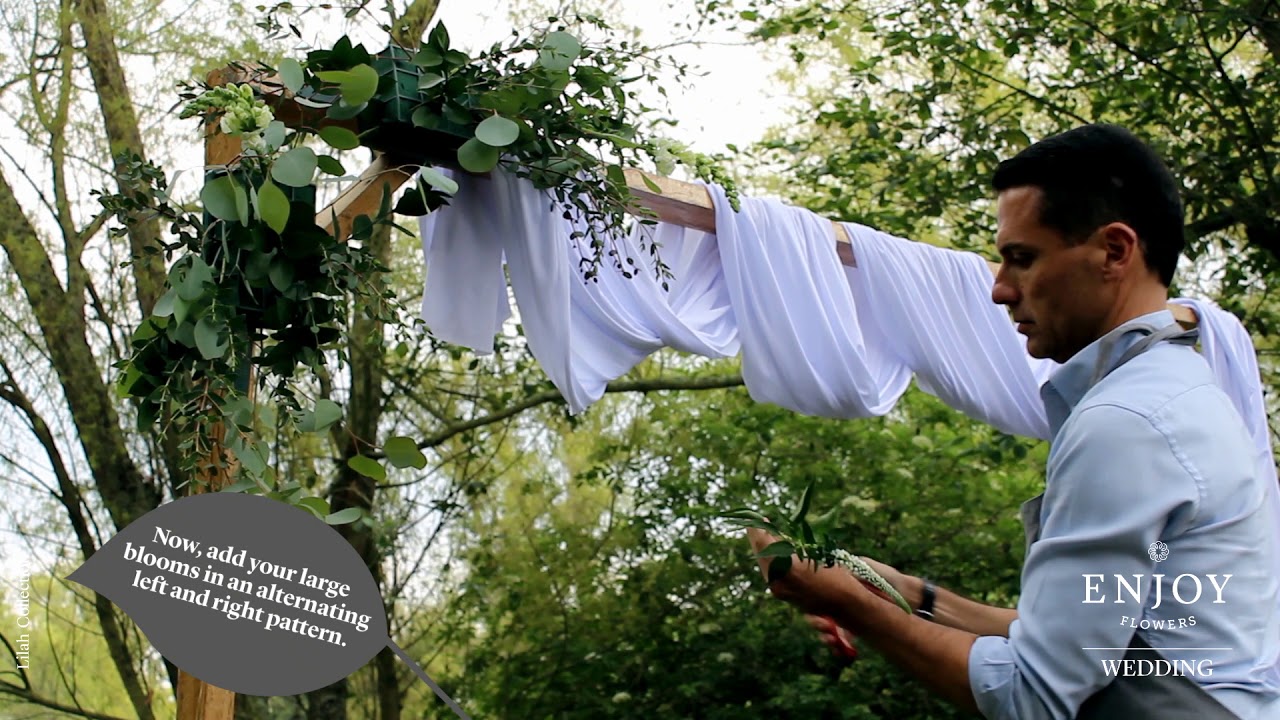 How Wide Should a Wedding Arch Be?