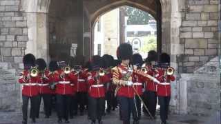 preview picture of video 'Windsor Castle Changing of the Guard Band'